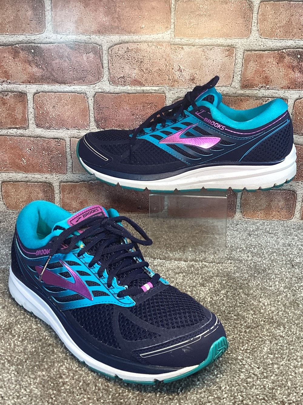 Brooks Adiction 13 women’s running shoes sneakers size 11.5 Narrow